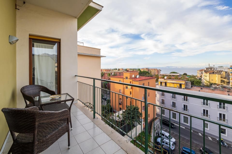 View (from property/room), Balcony/Terrace, City view