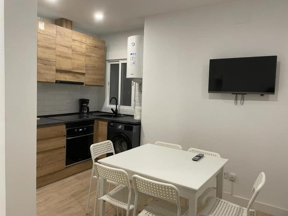 TV and multimedia, Kitchen or kitchenette, Dining area, pet friendly, stove