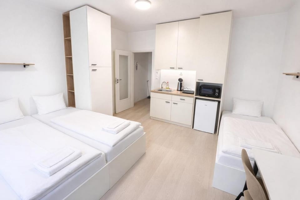 Bed, Kitchen or kitchenette, Photo of the whole room, stove