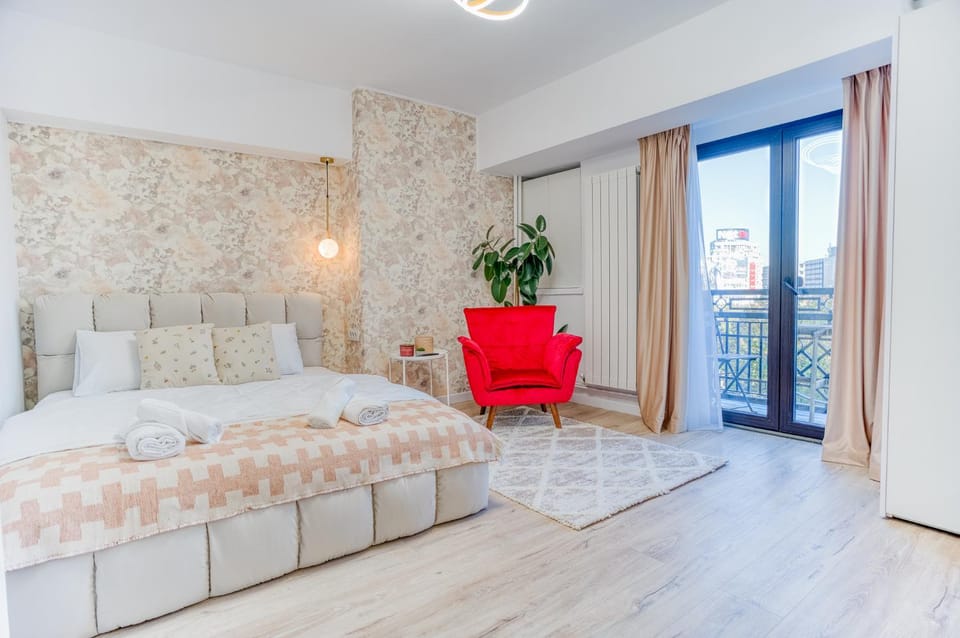 Bed, Photo of the whole room, Seating area, Bedroom, City view, air conditioner