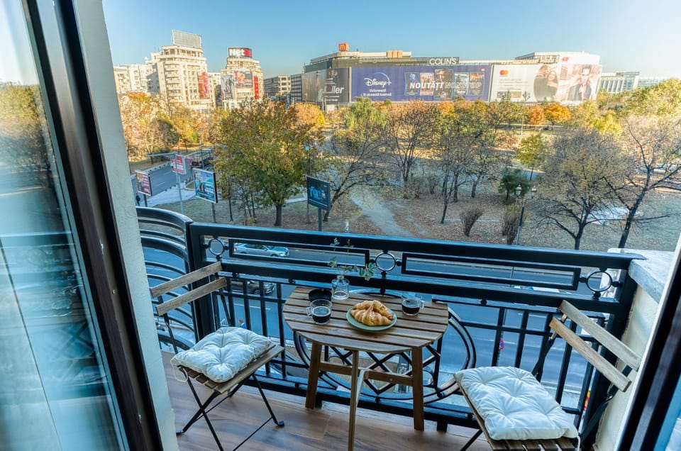 View (from property/room), Balcony/Terrace, City view