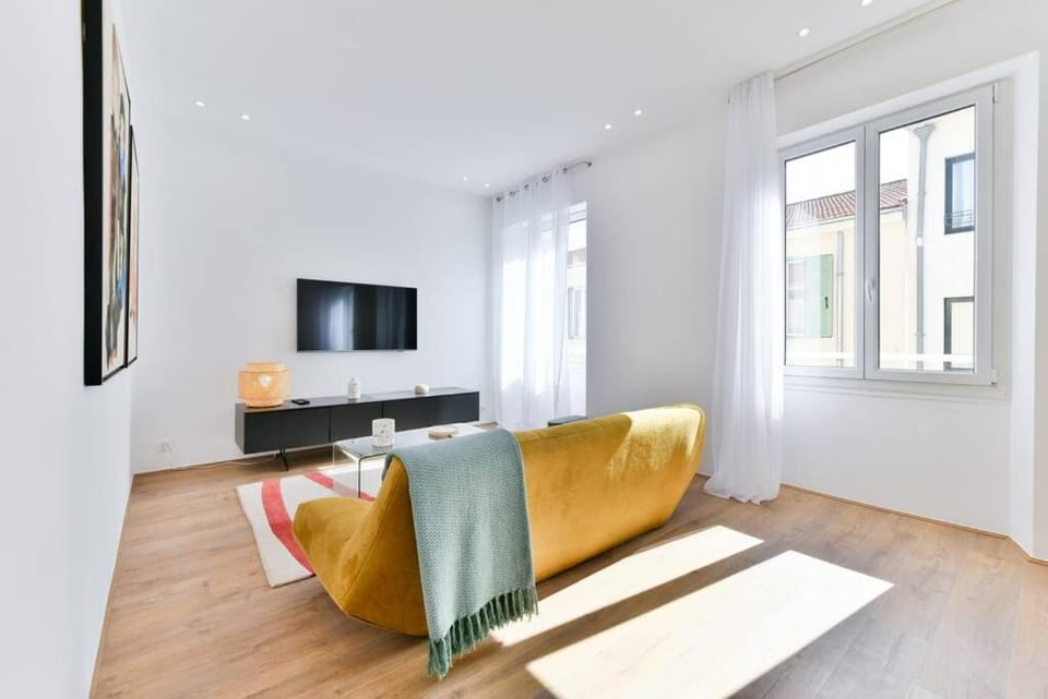 Communal lounge/ TV room, TV and multimedia, Seating area, Evening entertainment