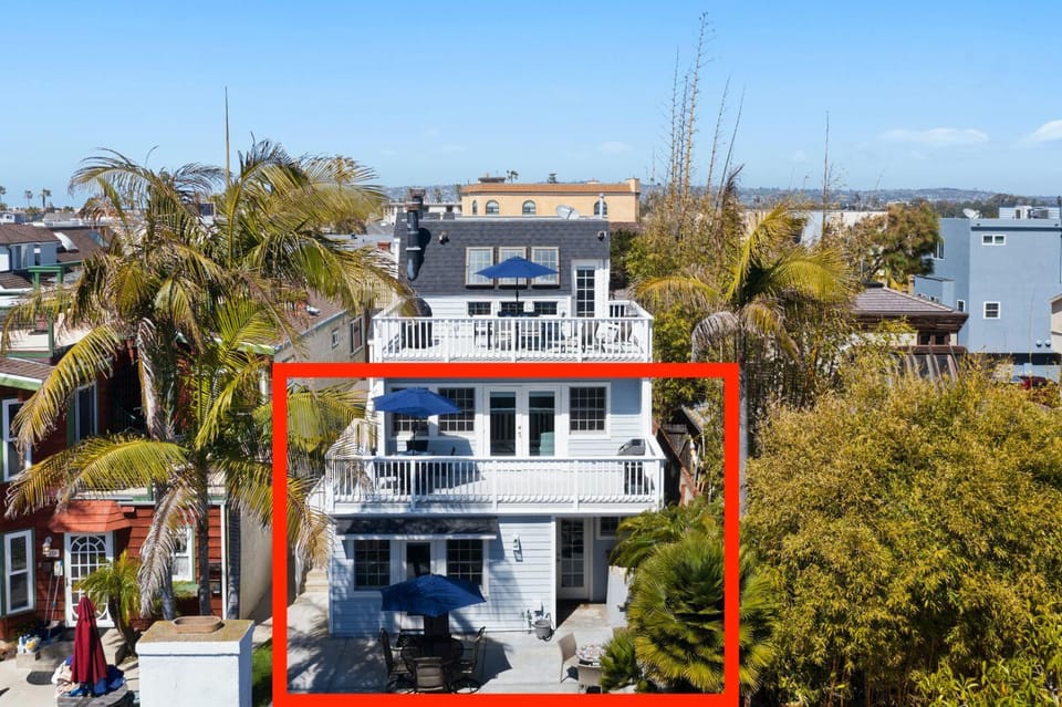 Stunning Beach Home - Steps to the Bay,Beach, &Boardwalk w Grill & Patios House in Mission Beach