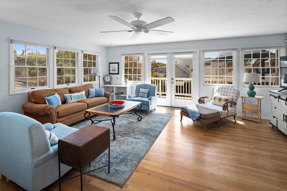 Stunning Beach Home - Steps to the Bay,Beach, &Boardwalk w Grill & Patios House in Mission Beach