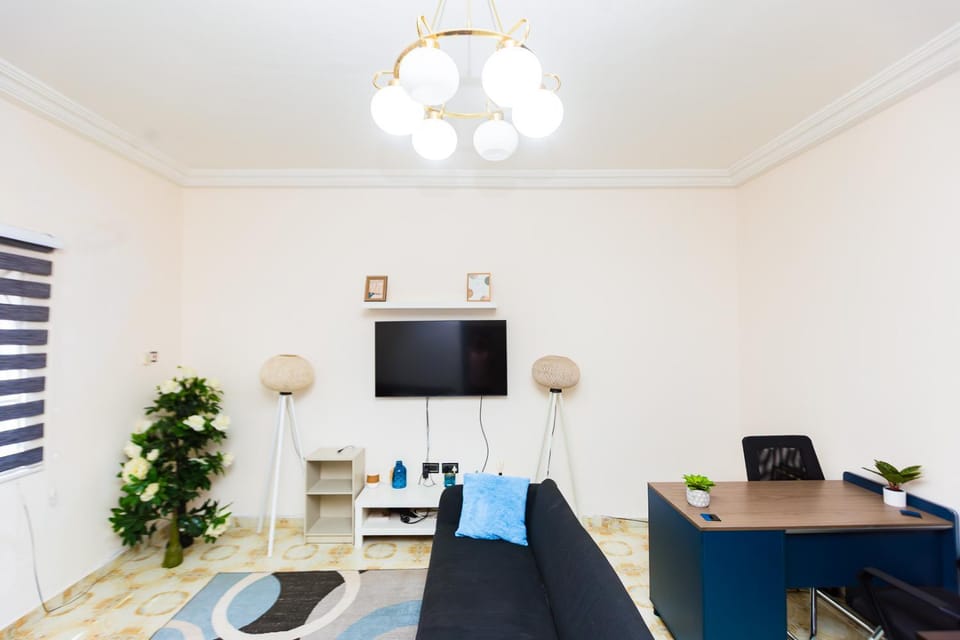 Cozy Luxury - East Legon Apt - WiFi, Netflix & AC Apartment in Accra