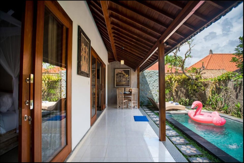Balcony/Terrace, Pool view, Swimming pool, sunbed