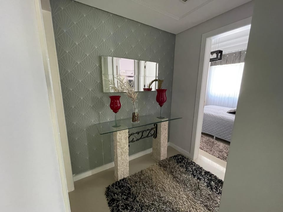 Apartamento com 3 suítes a 300 metros da praia Apartment in Porto Belo