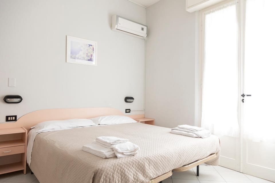 Bed, Photo of the whole room, Bedroom, towels, air conditioner