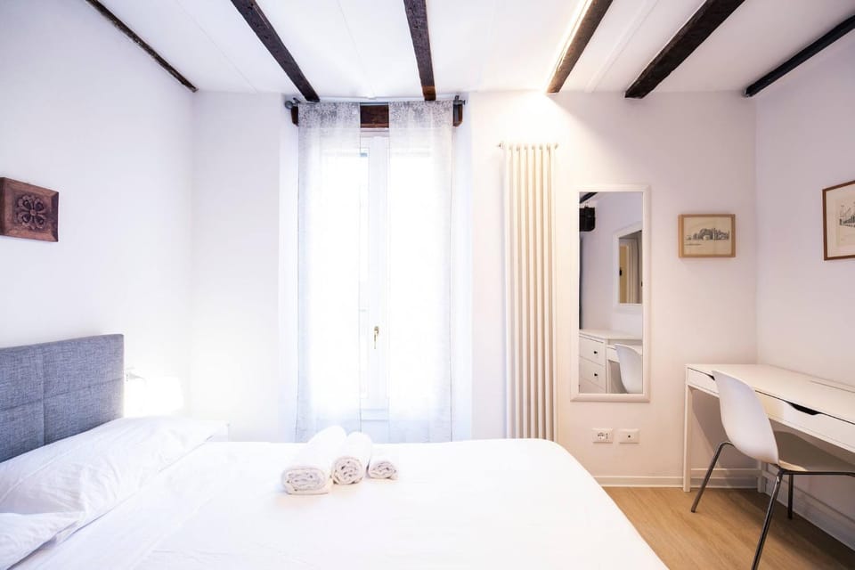 Bed, Seating area, Bedroom, towels
