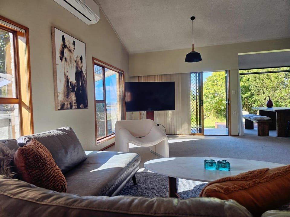 Communal lounge/ TV room, Living room