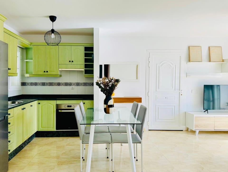 Dining area, minibar, pet friendly, stove