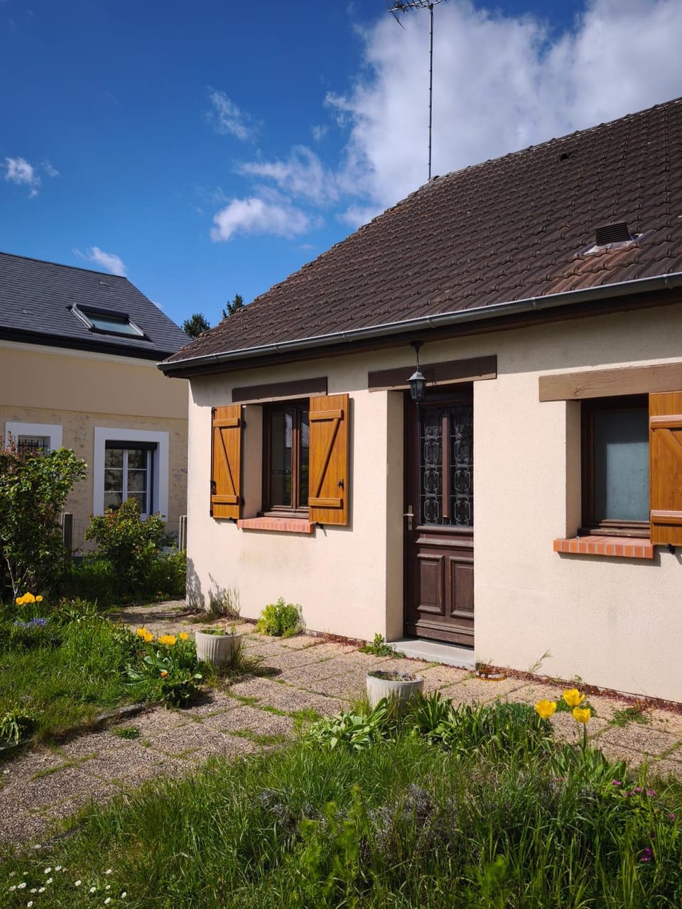 Etablissement commun avec chambre privé tranquille avec jardin a 10 min a pied de la gare de Fleury-les-Aubrais et 2 min d Orléans Bed and Breakfast in Orléans