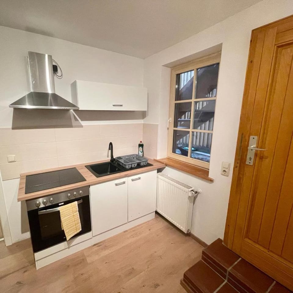 Kitchen or kitchenette, pet friendly, stove