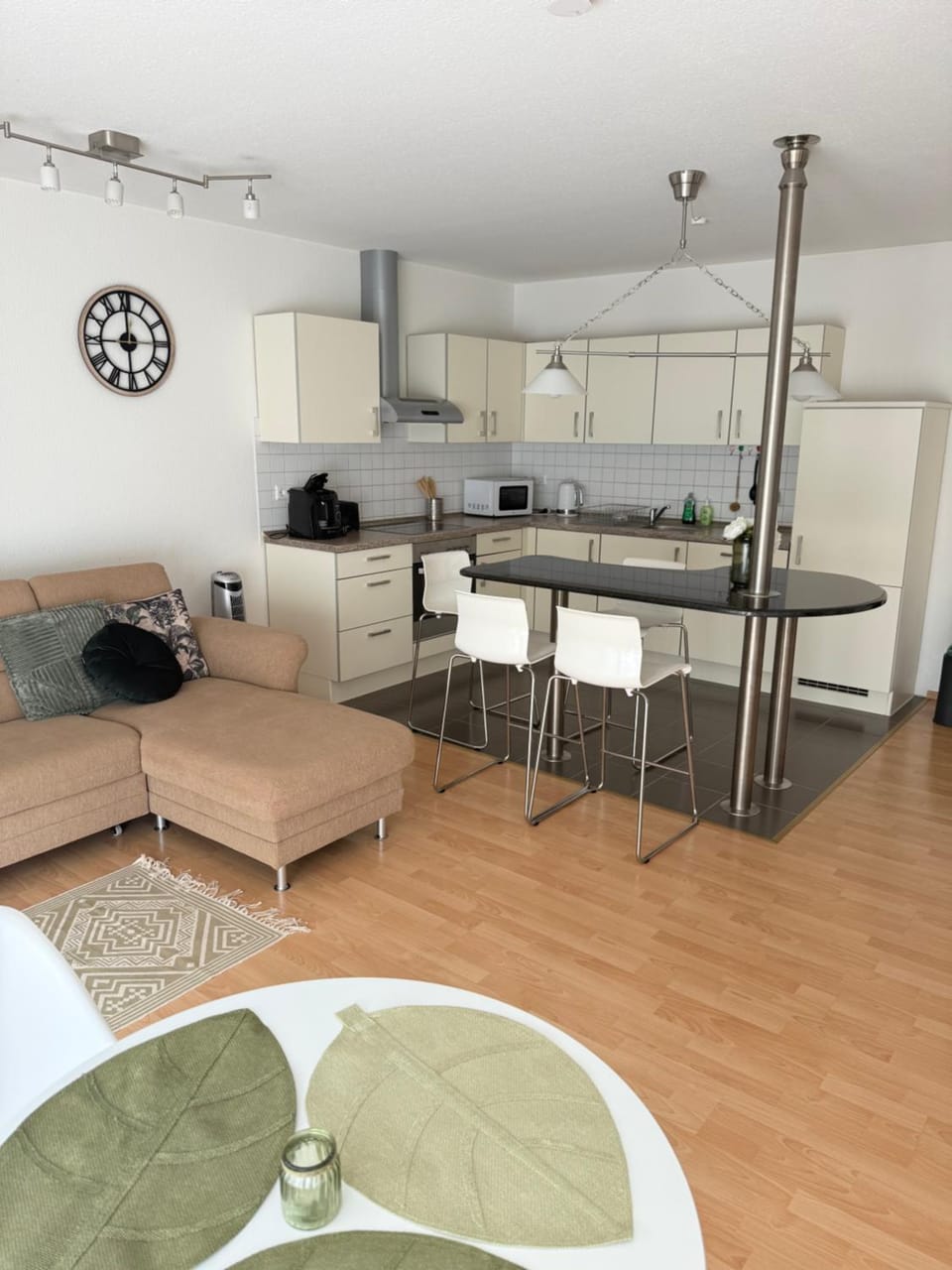 Kitchen or kitchenette, Seating area, Dining area