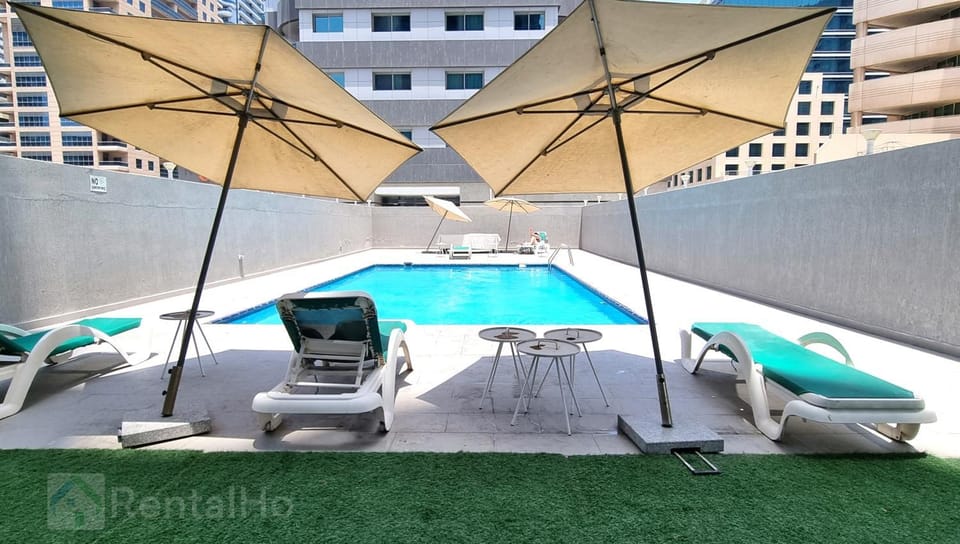 Luxury & Centric Flat with Balcony views in Marina Apartment in Dubai