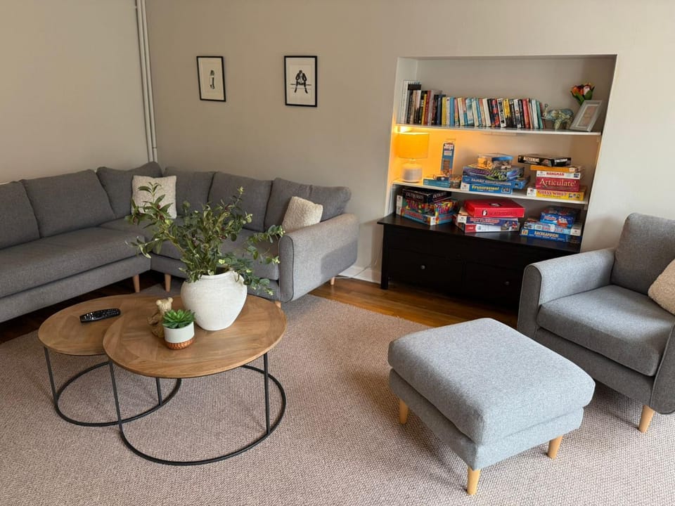 Library, Living room, Seating area