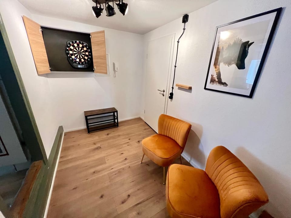 Darts, Seating area