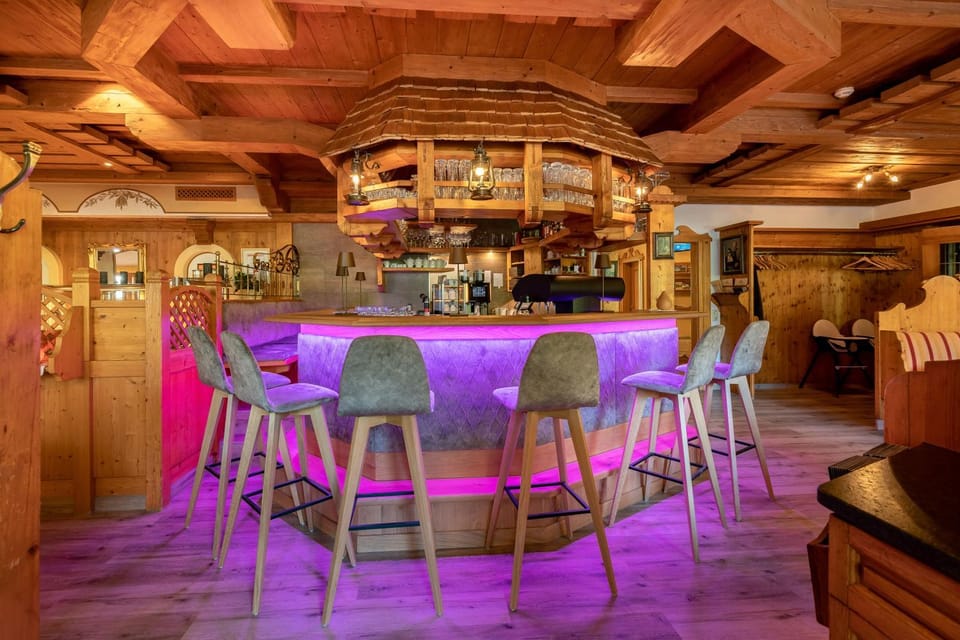 Lounge or bar, Lounge or bar