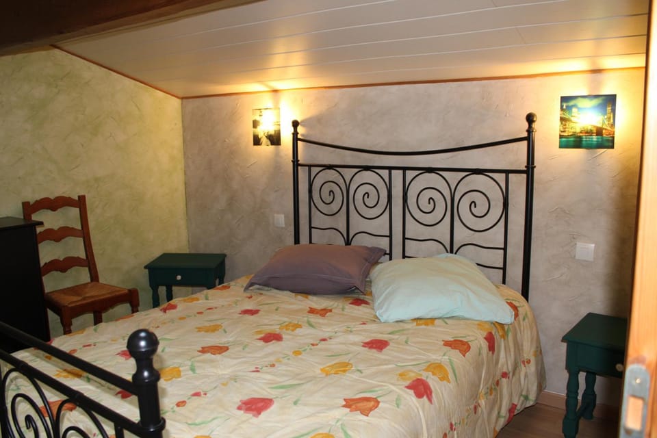 Bed, Photo of the whole room