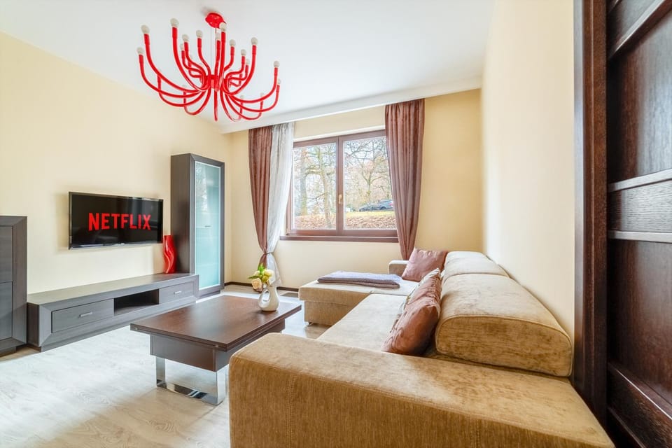 Communal lounge/ TV room, TV and multimedia, Living room, Seating area, Evening entertainment