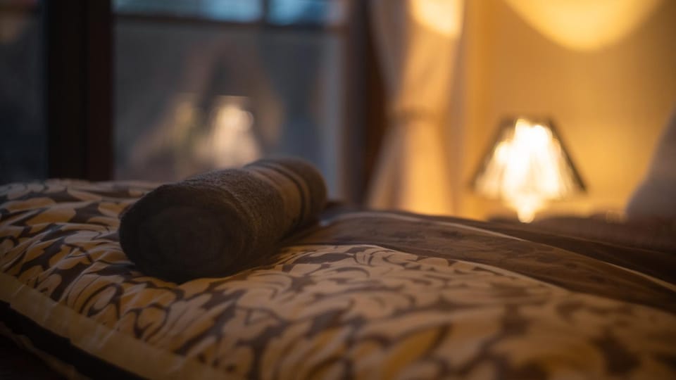 Bed, Bedroom, towels, towels