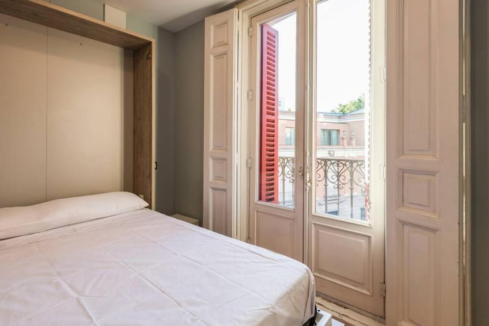 LA LATINA - PLAZA MAYOR - CENTRAL - MONTHS TOO - TEMPORADA Only workers, students, or for health reasons Apartment in Centro