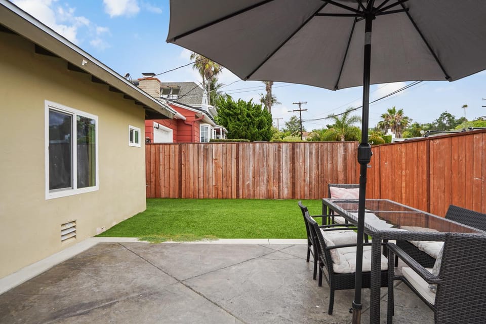 Dog Friendly Home Near the Beach with Grill, Fire Pit, Enclosed Backyard House in La Jolla