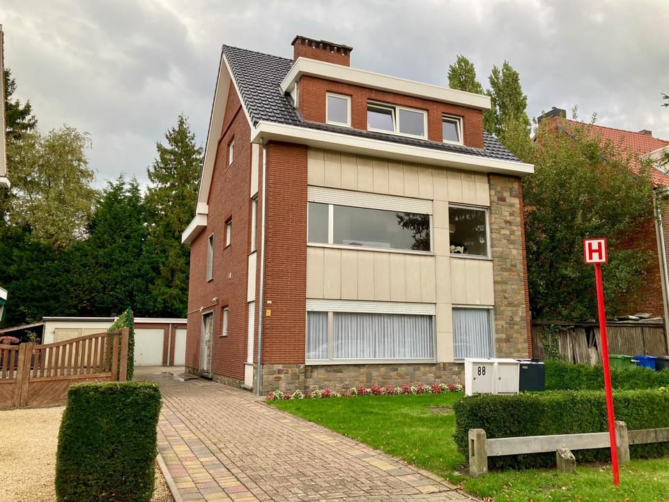 Property building, Day, Neighbourhood