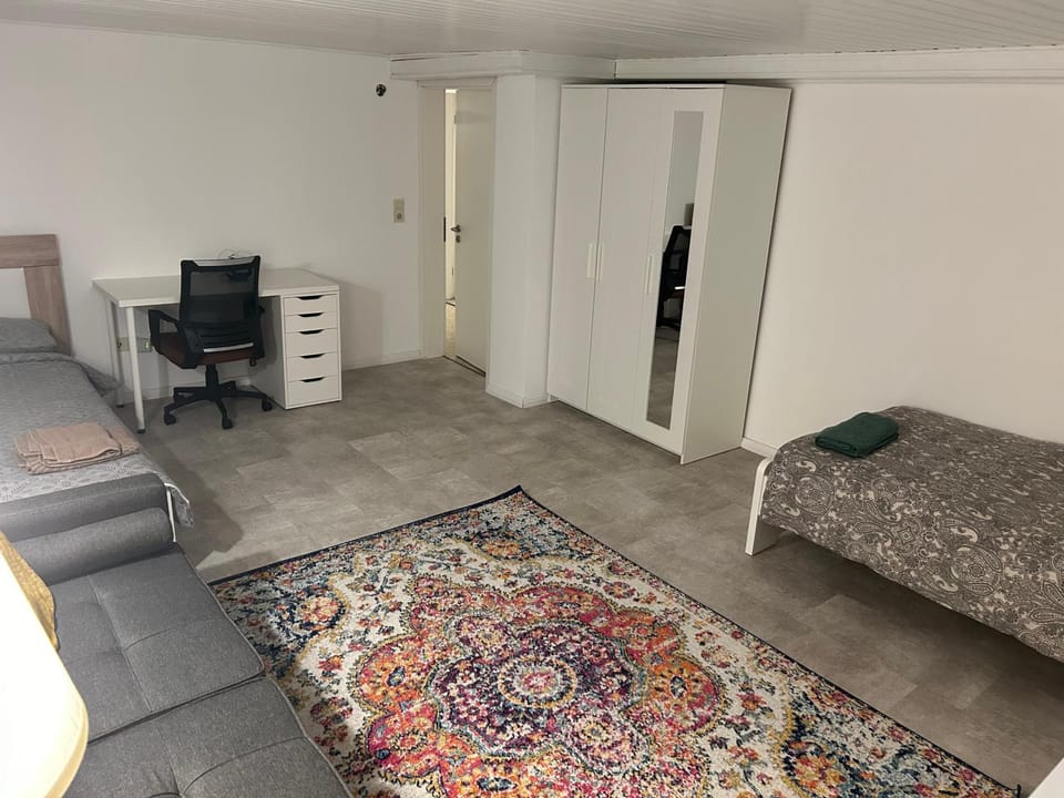 Souterrain Wohnung in der Nähe vom Düsseldorfer Flughafen Apartment in Dusseldorf