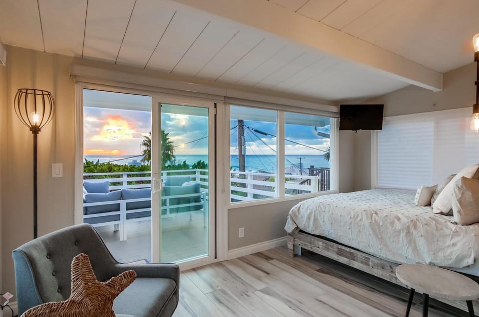 Bird Rock Dreams - Ocean Views, Massive Yard, Outdoor Dining, Fast Wifi & AC! House in La Jolla