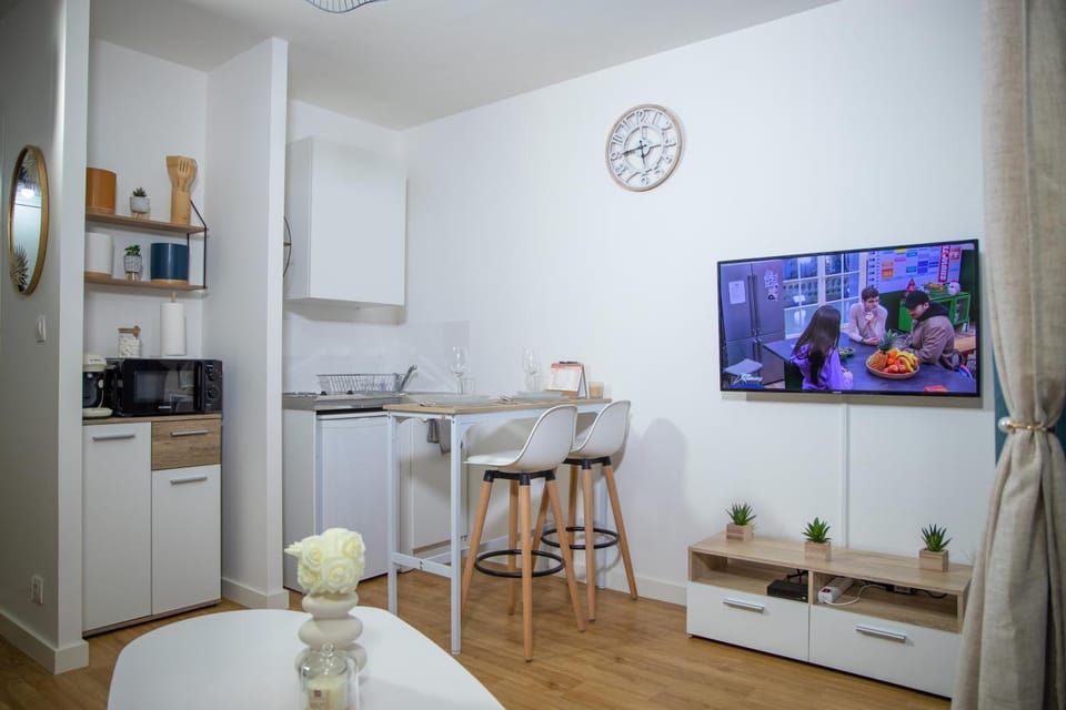 Le Beverley Studio - Centre-ville - Fibre - Netflix Apartment in Brittany