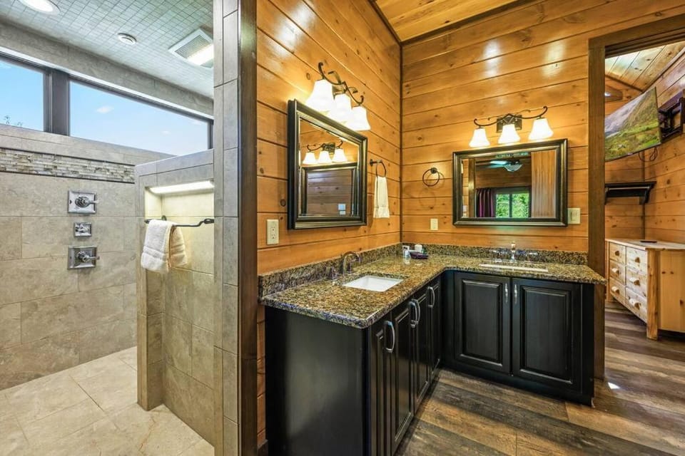 Copper Cottage 4Bdrm,4bath, Specials, Free Tickets House in Sevier County