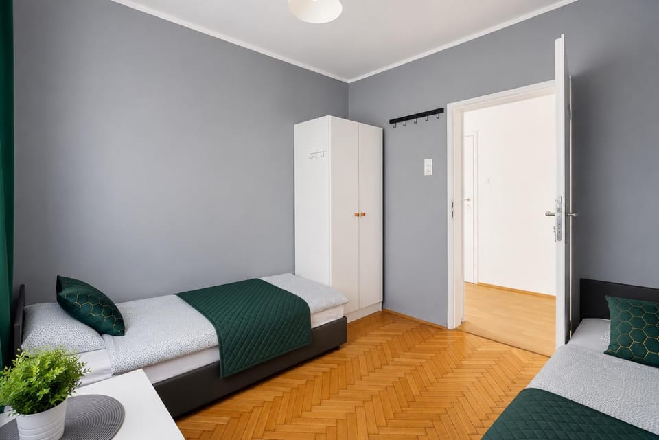 Bed, Photo of the whole room, Seating area, Bedroom, wardrobe