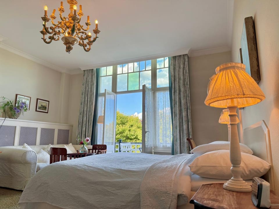 Bed, View (from property/room), Balcony/Terrace, Photo of the whole room, Bedroom