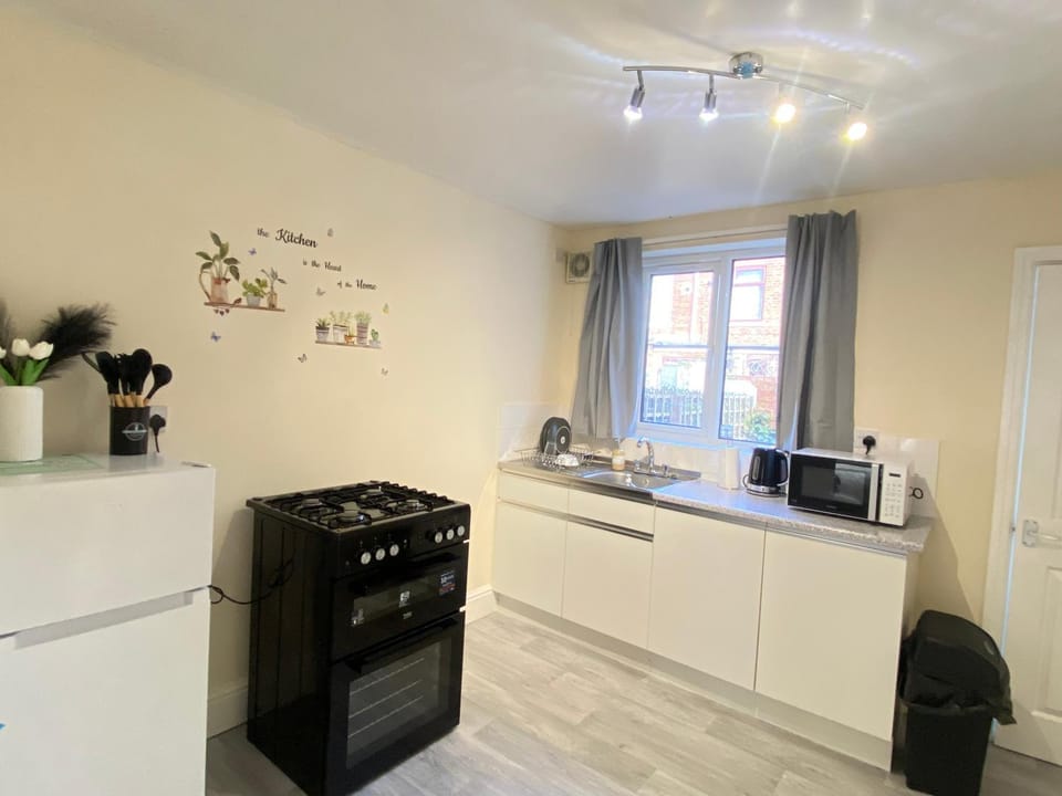 Kisobi Home Bedroom 2 Vacation rental in Hull