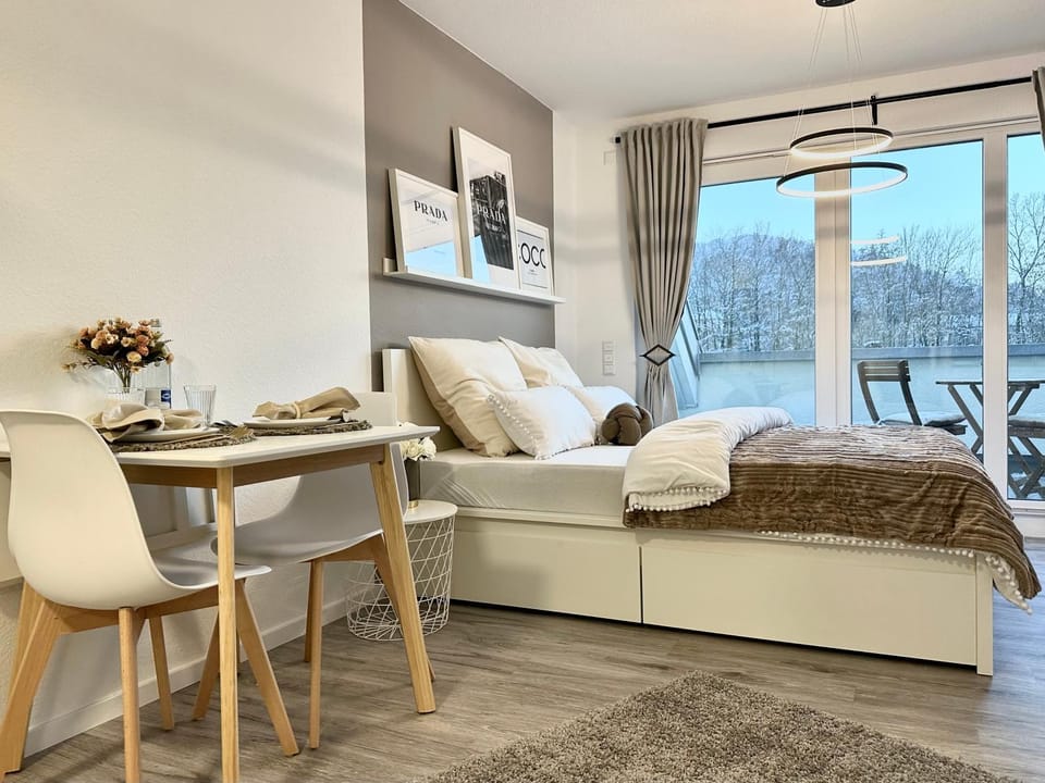 Bed, Living room, Photo of the whole room, Dining area, Bedroom