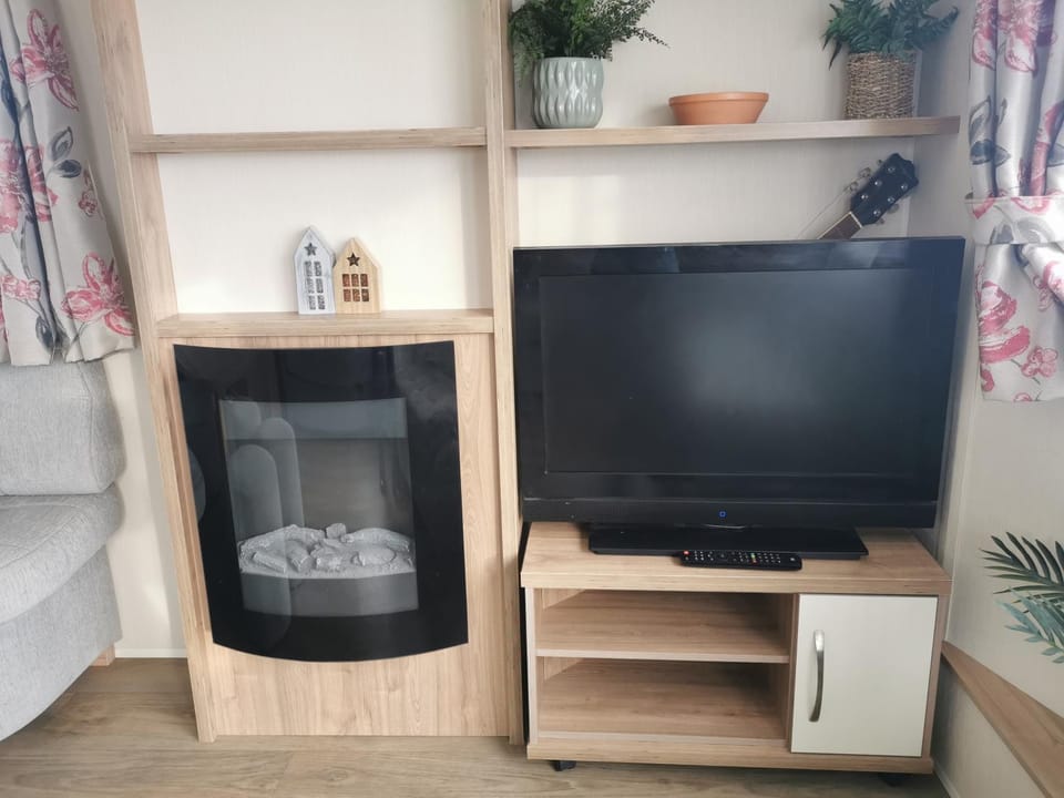 Cosy 3 Bedroom Beachfront Getaway in Mersea House in Mersea Island