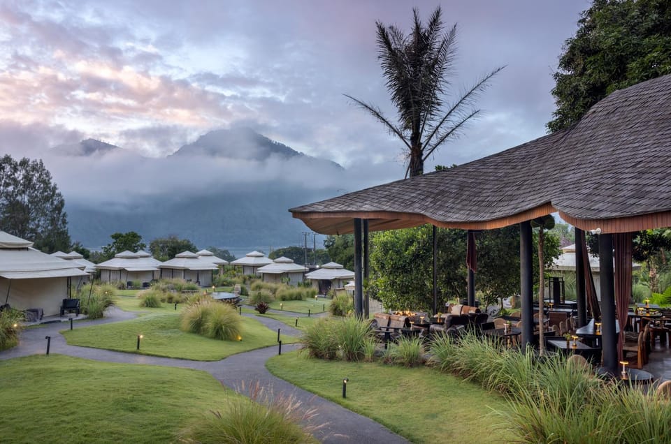 Property building, Restaurant/places to eat, Natural landscape, Garden, Garden, Garden view, Mountain view, Breakfast