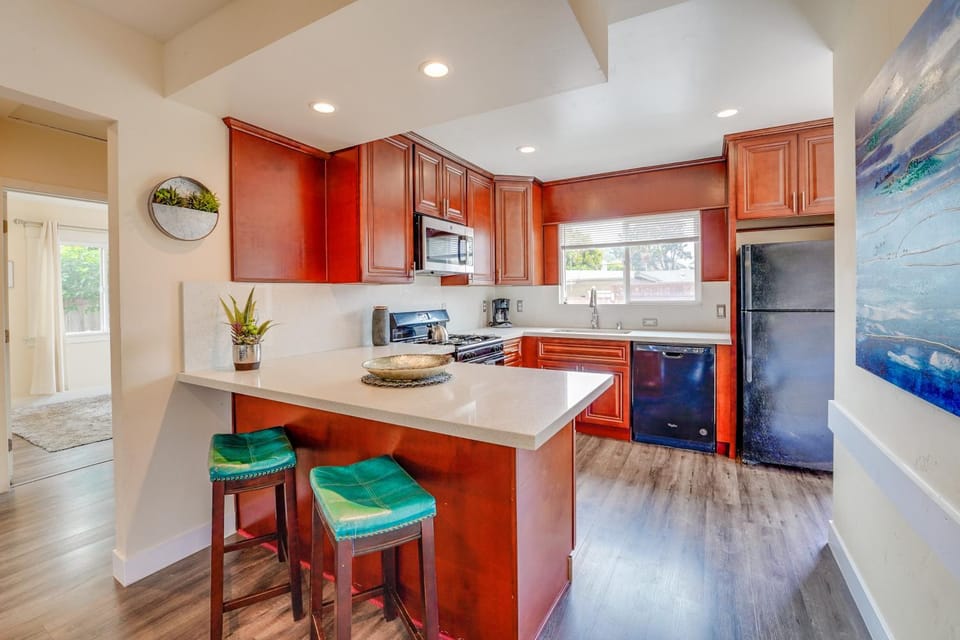 La Jolla Oasis - Pet Friendly, Large Backyard, Walk2Beach & Location! House in La Jolla