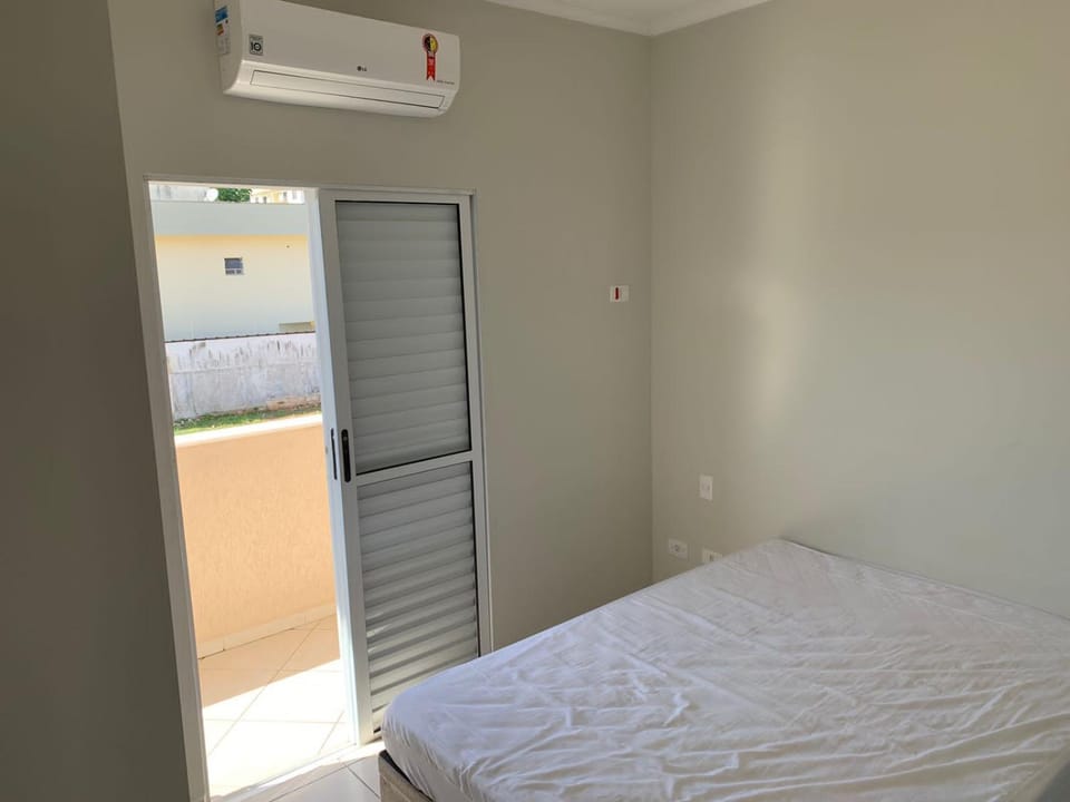 Bedroom, air conditioner