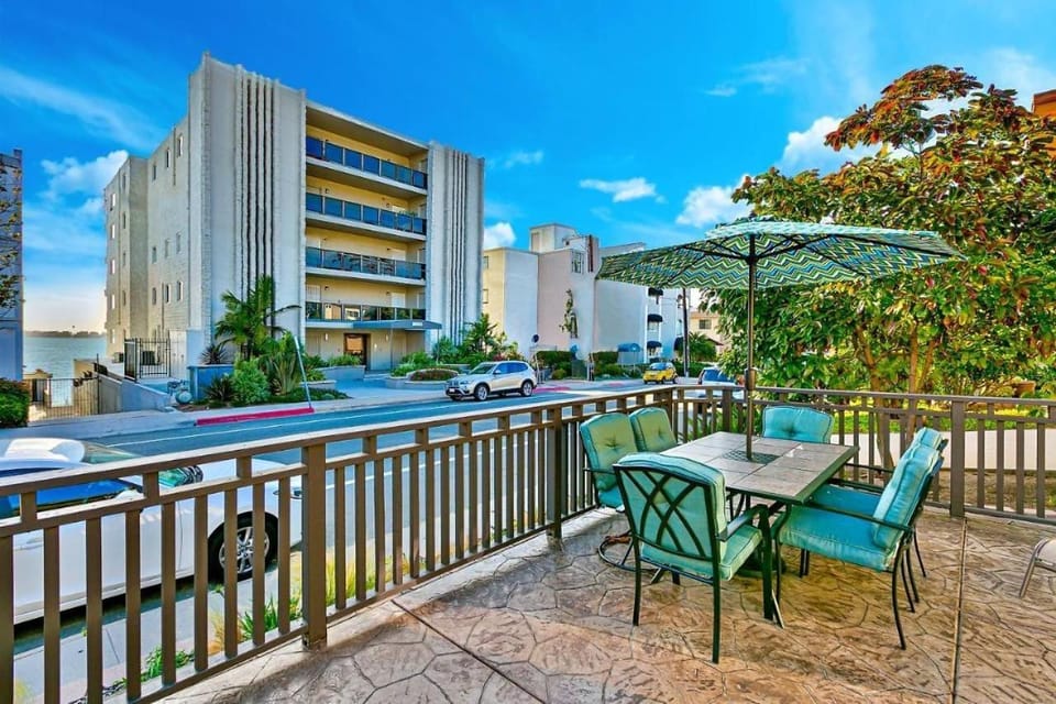 Riviera Bay View Dream - Private patio with bay view and parking House in Mission Bay