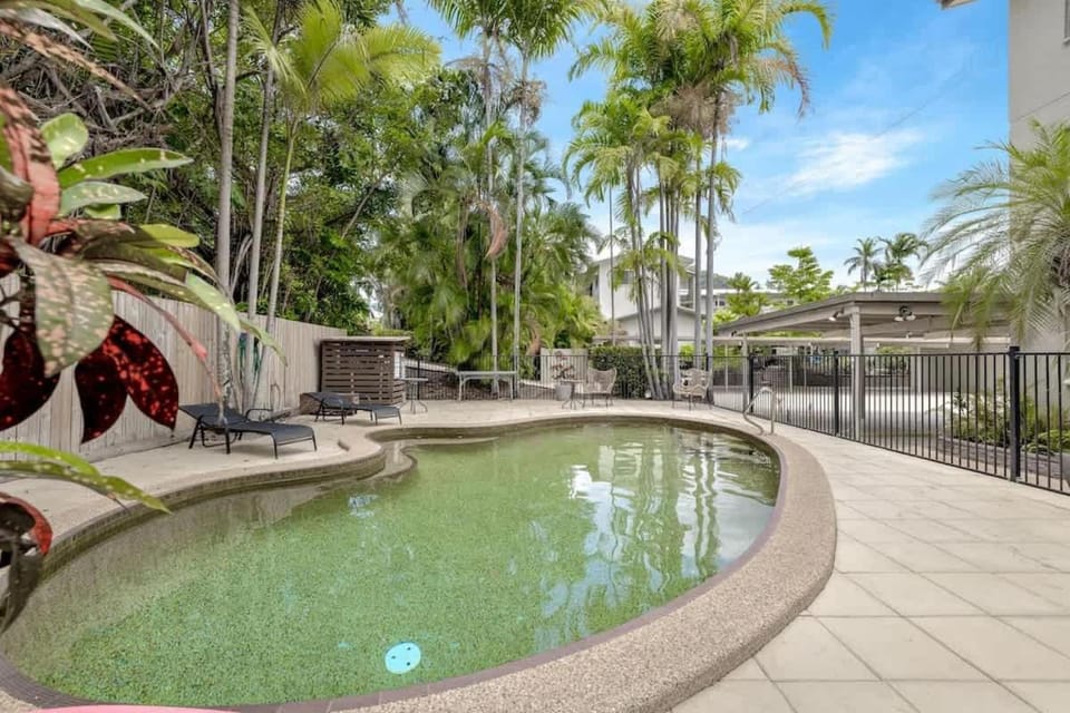 The Tropical Trinity - A Breezy Beachside Getaway Apartment in Cairns