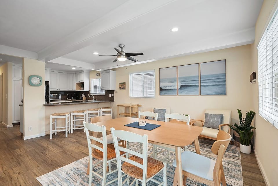 Beach Perfection - Ocean Views, Parking, Pet Friendly & Steps2Sand House in Mission Beach