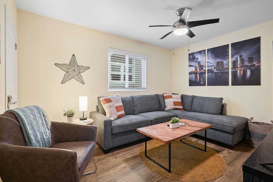 Beach Perfection - Ocean Views, Parking, Pet Friendly & Steps2Sand House in Mission Beach