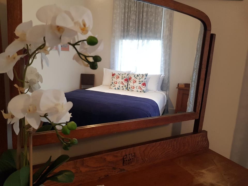 Day, Bedroom