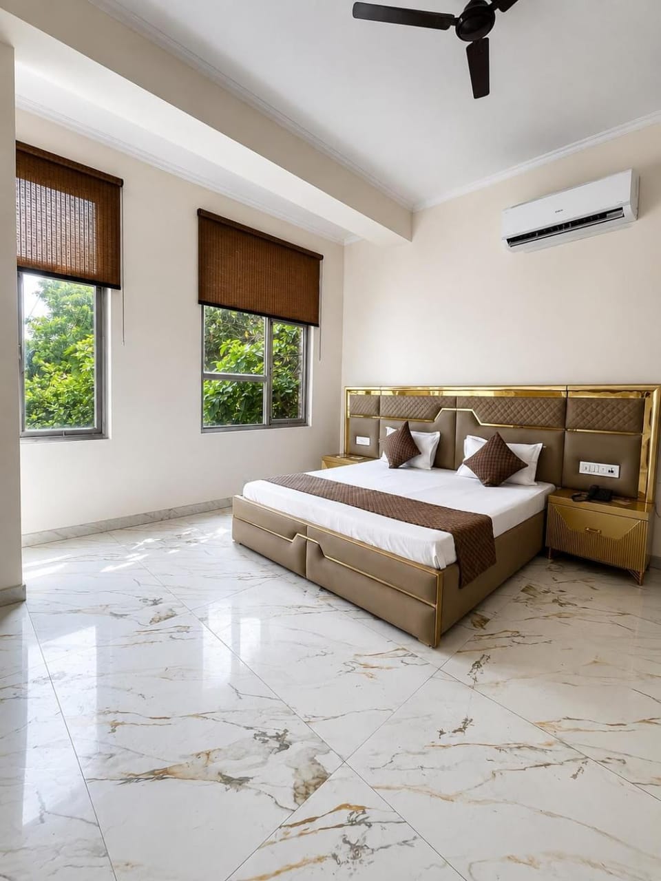 Hotel Swisston Palace Hotel in New Delhi