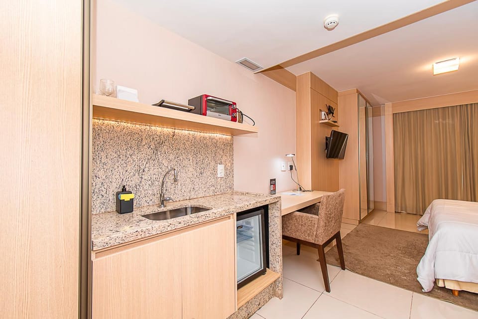 Bed, TV and multimedia, Kitchen or kitchenette, Photo of the whole room, Dining area, Bedroom