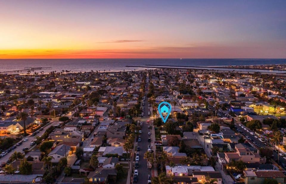 Beach Bungalow Perfection - Private Patios, BBQ walk2beach & Pet Friendly! House in Ocean Beach