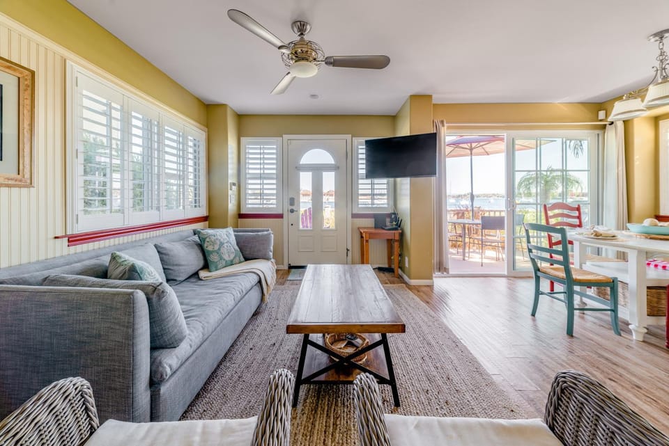 Bayfront Paradise- Bay Views & Boardwalk Patio House in Mission Beach
