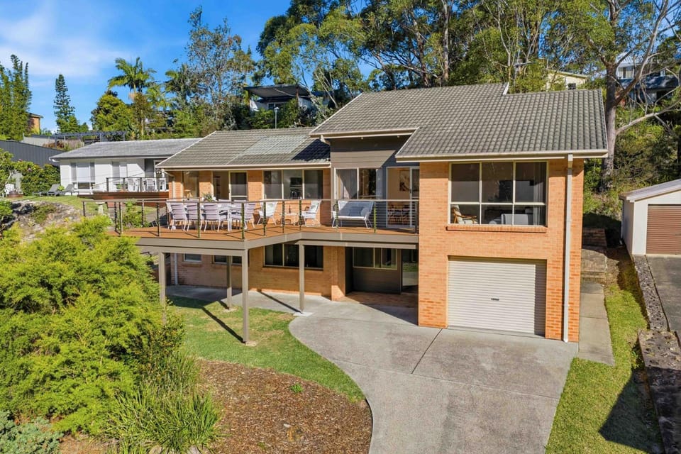 White Sands House by Experience Jervis Bay House in Vincentia